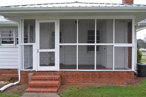 502 E Hill St, Benson, NC 27504 photo 5