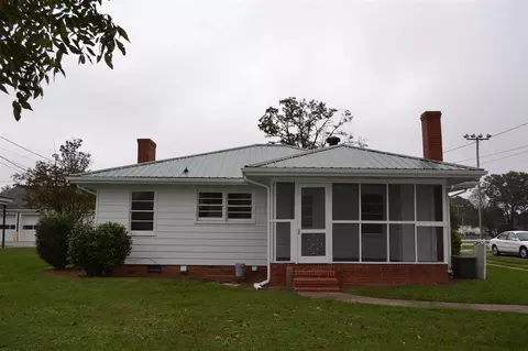 502 E Hill St, Benson, NC 27504 photo 4