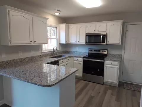 305 Chadbourne Dr, Durham, NC 27703 photo 2
