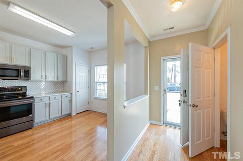 26 Edgebrook Cir, Durham, NC 27703 photo 9