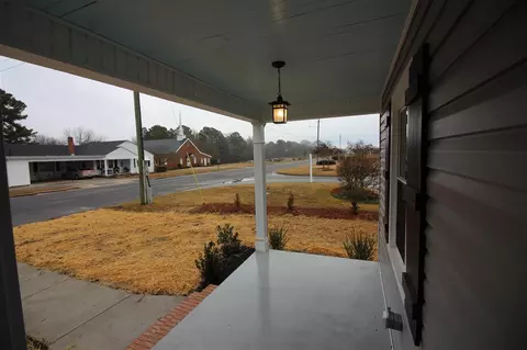 502 E Morris Ave, Benson, NC 27504 photo 3