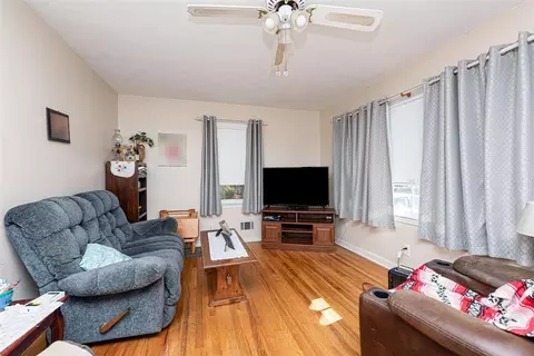 102 Whitley Dr, Smithfield, NC 27577 photo 4