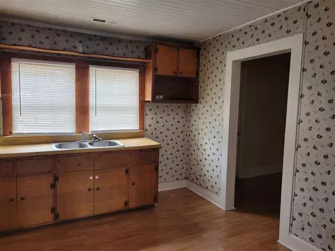 48 Erwin St, Coats, NC 27521 photo 5