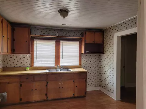 48 Erwin St, Coats, NC 27521 photo 4