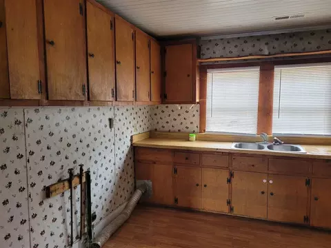 48 Erwin St, Coats, NC 27521 photo 6