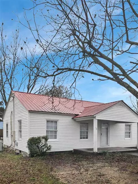 48 Erwin St, Coats, NC 27521 photo 2