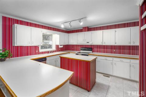 1011 S Walnut Dr, Smithfield, NC 27577 photo 9