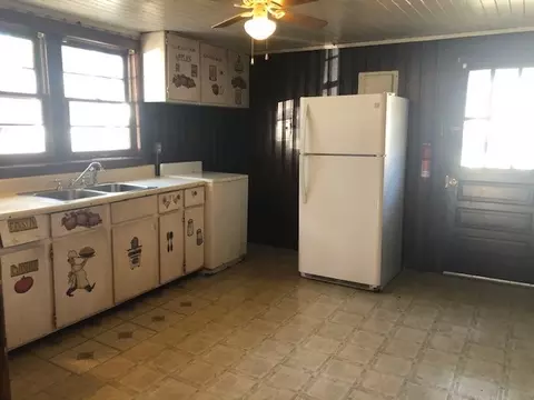 911 E Harnett St, Dunn, NC 28334 photo 4