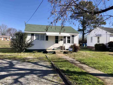 911 E Harnett St, Dunn, NC 28334 photo 2