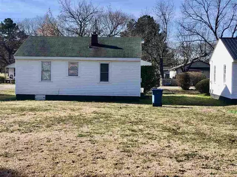 911 E Harnett St, Dunn, NC 28334 photo 3