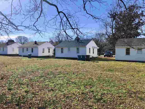 913 E Harnett St, Dunn, NC 28334 photo 3