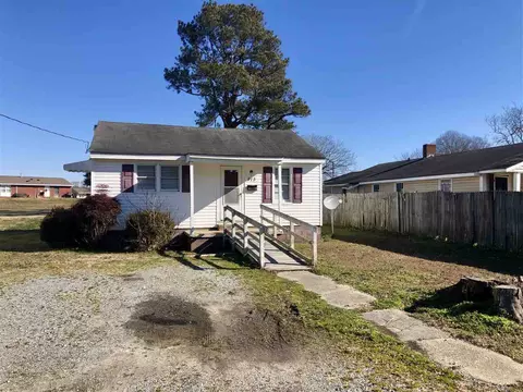 913 E Harnett St, Dunn, NC 28334 photo 1