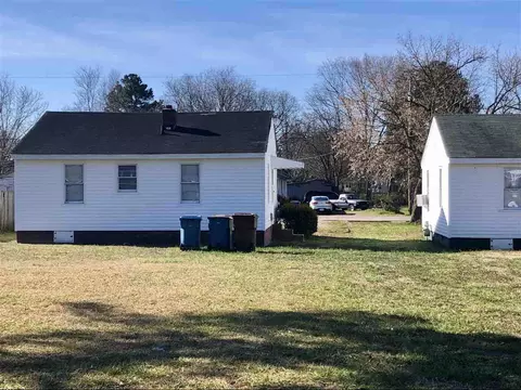 913 E Harnett St, Dunn, NC 28334 photo 2