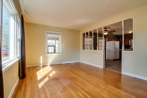 414 Crestview Dr, Durham, NC 27712 photo 5