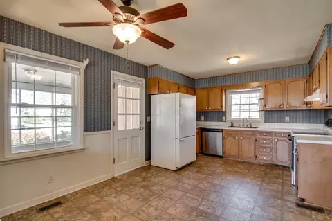 414 Crestview Dr, Durham, NC 27712 photo 2