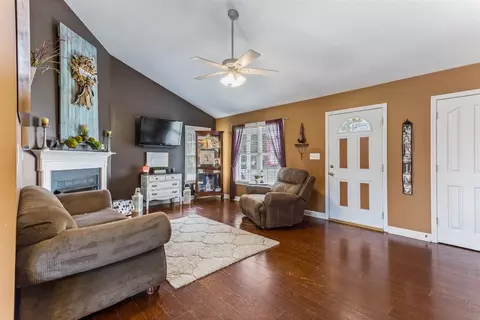 2452 Iris Dr, Haw River, NC 27258 photo 4