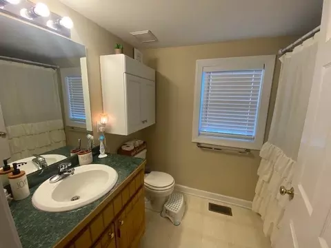 34 E Washington St, Coats, NC 27521 photo 9