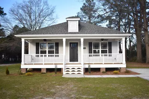 609 E Pearsall St, Dunn, NC 28334 photo 1
