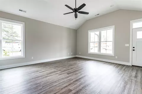 604 W Walnut St, Selma, NC 27576 photo 8