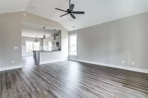 604 W Walnut St, Selma, NC 27576 photo 5