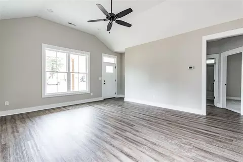 604 W Walnut St, Selma, NC 27576 photo 7