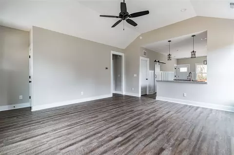 604 W Walnut St, Selma, NC 27576 photo 6