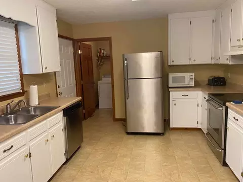 525 Hillcrest Dr, Garner, NC 27529 photo 2