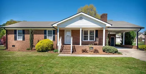 108 Marion Dr, Erwin, NC 28339 photo 1