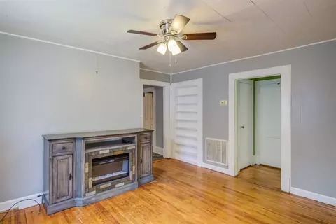 214 E Holt St, Smithfield, NC 27577 photo 5