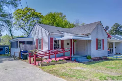214 E Holt St, Smithfield, NC 27577 photo 2