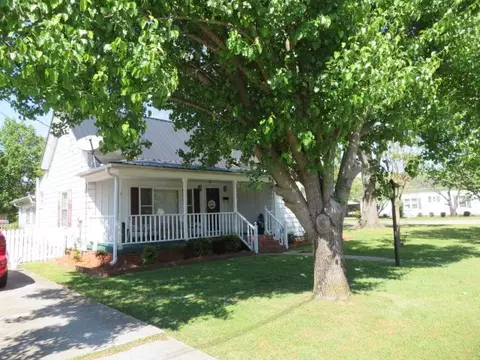 110 E F St, Erwin, NC 28339 photo 4