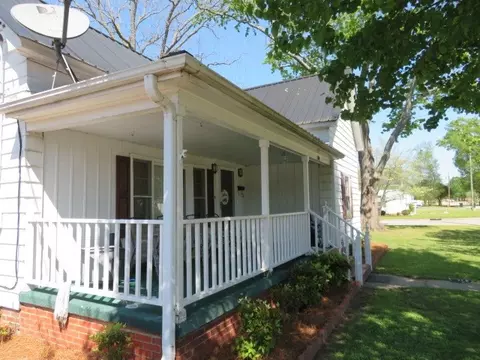 110 E F St, Erwin, NC 28339 photo 3
