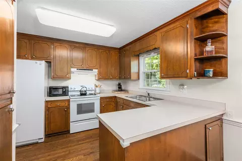 1020 Askham Dr, Cary, NC 27511 photo 2