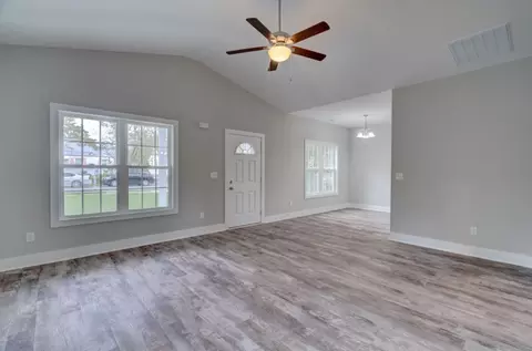 818 E Divine St, Dunn, NC 28334 photo 3