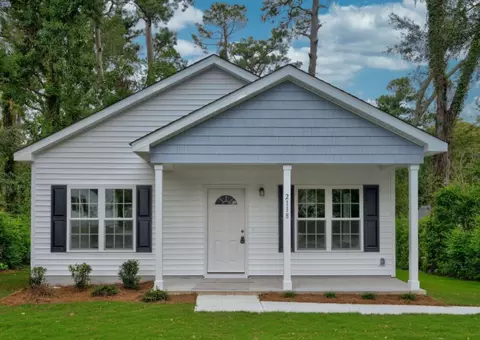 818 E Divine St, Dunn, NC 28334 photo 1