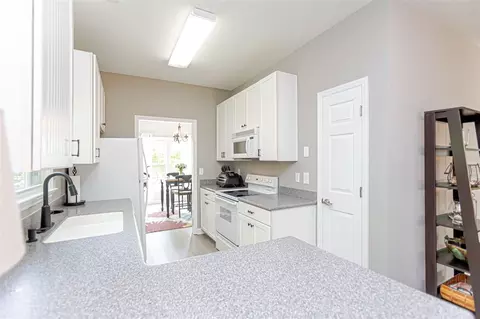 108 Mint Ct, Cary, NC 27513 photo 9