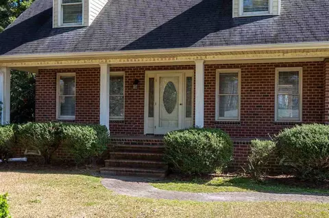 104 Forest Dr, Clinton, NC 28328 photo 2