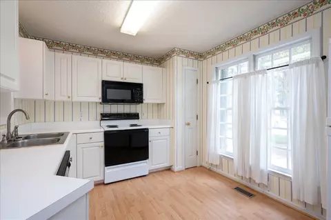 6025 Epping Forest Dr, Raleigh, NC 27613 photo 2