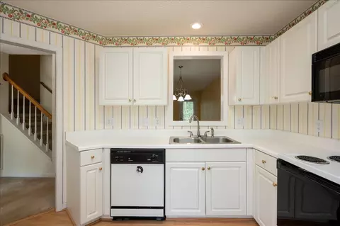 6025 Epping Forest Dr, Raleigh, NC 27613 photo 4