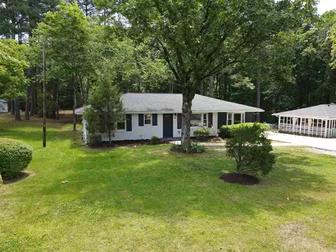 807 Lindley Dr, Durham, NC 27703 photo 2