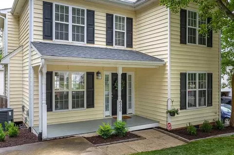8908 Castleton Ln, Raleigh, NC 27615 photo 2