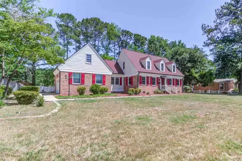 415 Pecan Dr, Selma, NC 27576 photo 2