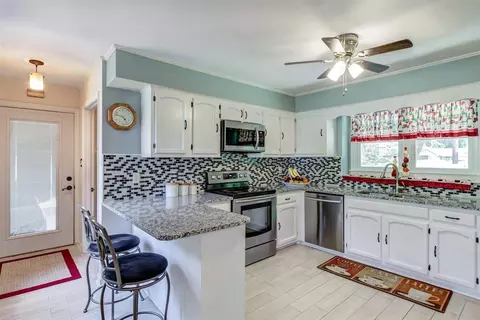 415 Pecan Dr, Selma, NC 27576 photo 8