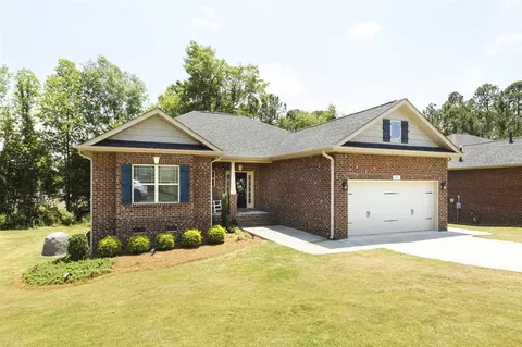 131 Colonade Ct, Benson, NC 27504 photo 2