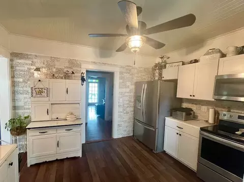 506 W Parrish Dr, Benson, NC 27504 photo 8