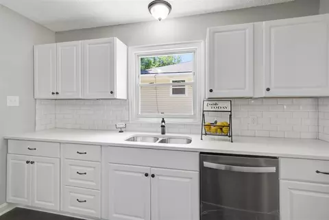 903 S Plum St, Durham, NC 27703 photo 8