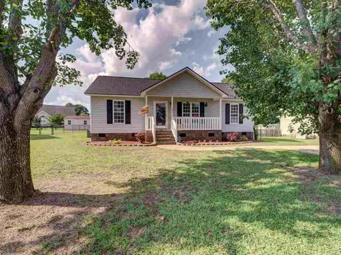 21 Atlantic Ave, Benson, NC 27504 photo 2