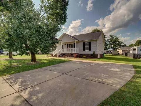 21 Atlantic Ave, Benson, NC 27504 photo 3