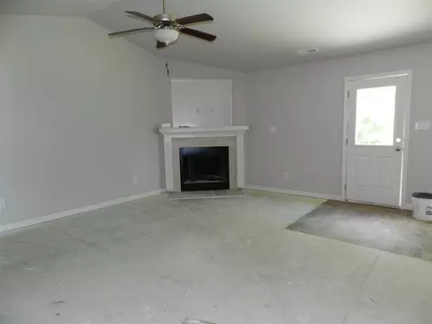 85 Mill Stream Dr, Selma, NC 27576 photo 2