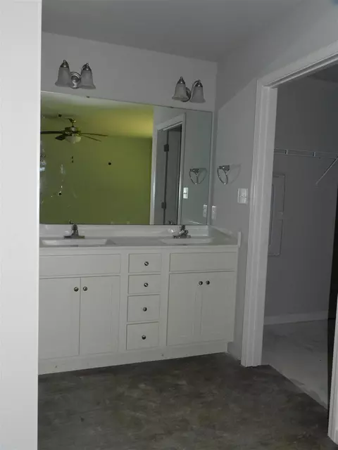 85 Mill Stream Dr, Selma, NC 27576 photo 9